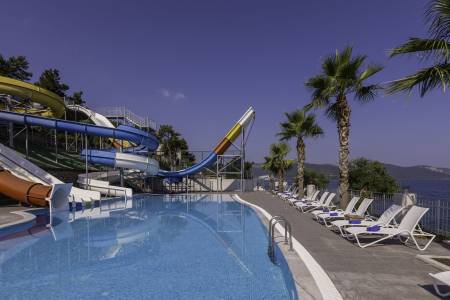 BLUE DREAMS RESORT Pools & Beach